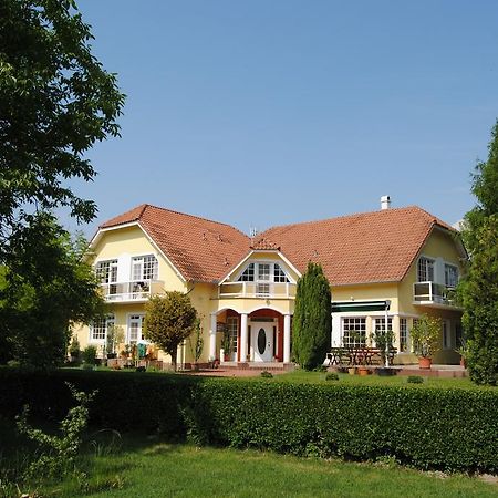 Villa Hedi Dunakiliti Exterior foto